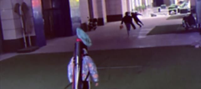 钓友识破钓鱼群里的“卧底”，用假钓点引出“电工”后，疯狂追赶休闲区蓝鸢梦想 - Www.slyday.coM