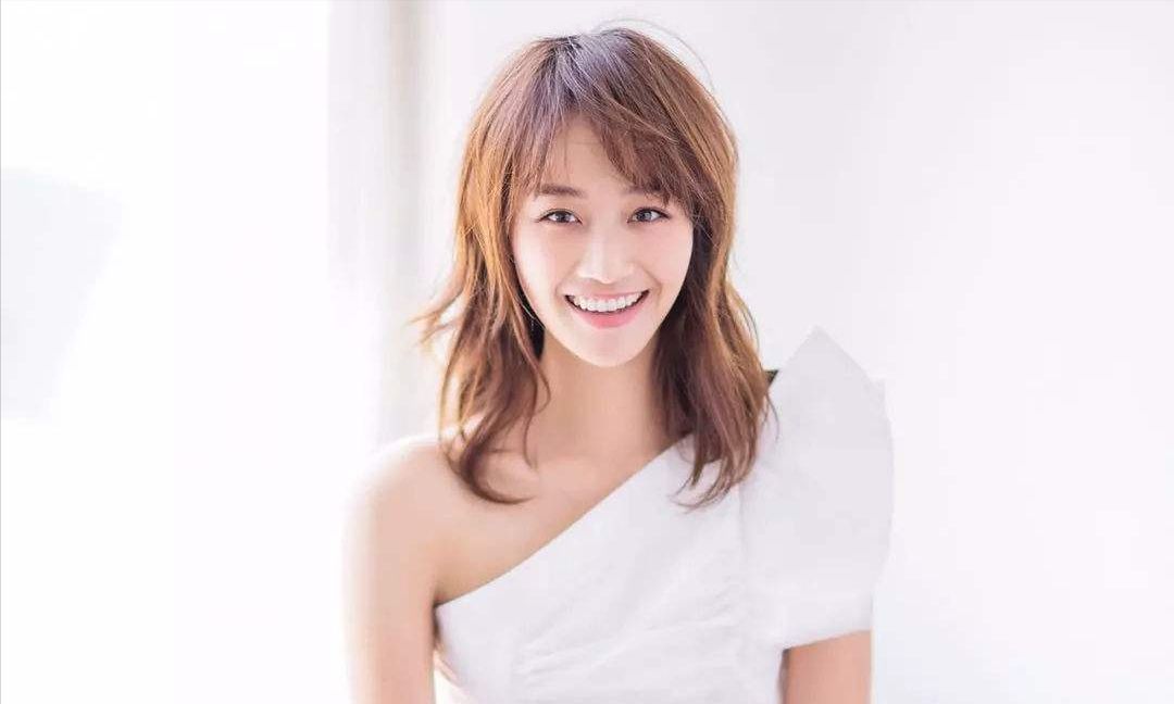 真名媛蓝盈莹:标准富二代却凹奋斗人设,与孙俪、徐帆是好友?休闲区蓝鸢梦想 - Www.slyday.coM 真名媛蓝盈莹:标准富二代却凹奋斗人设,与孙俪、徐帆是好友?休闲区蓝鸢梦想 - Www.slyday.coM