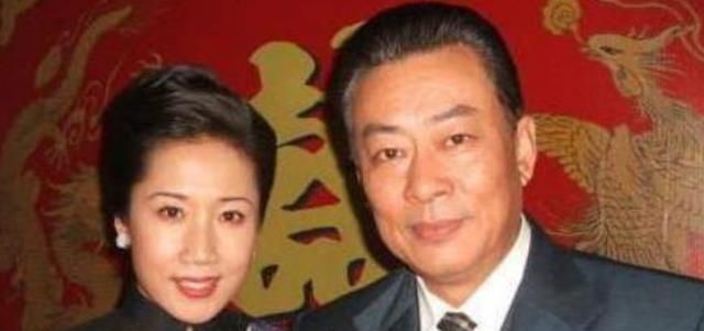 她,就是王筠,"老戏骨"王诗槐的二婚妻子,也是他的初恋.
