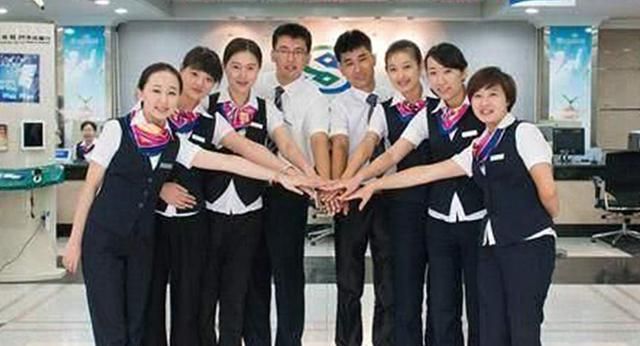 银行尽是小年轻,大龄老员工却看不见?不是没人了,多数是去了这休闲区蓝鸢梦想 - Www.slyday.coM 银行尽是小年轻,大龄老员工却看不见?不是没人了,多数是去了这休闲区蓝鸢梦想 - Www.slyday.coM