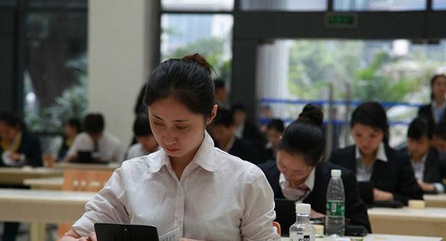 银行尽是小年轻,大龄老员工却看不见?不是没人了,多数是去了这休闲区蓝鸢梦想 - Www.slyday.coM 银行尽是小年轻,大龄老员工却看不见?不是没人了,多数是去了这休闲区蓝鸢梦想 - Www.slyday.coM