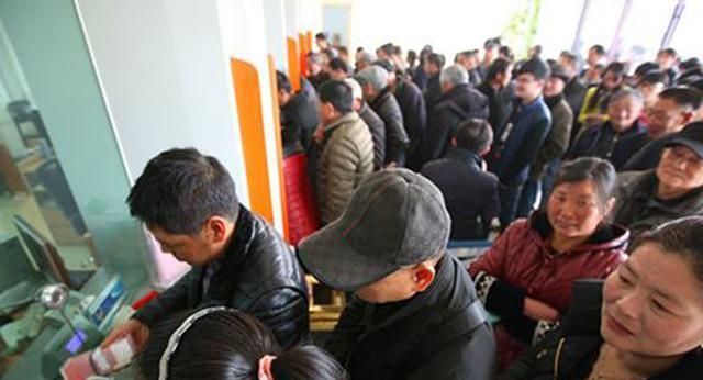 银行尽是小年轻,大龄老员工却看不见?不是没人了,多数是去了这休闲区蓝鸢梦想 - Www.slyday.coM 银行尽是小年轻,大龄老员工却看不见?不是没人了,多数是去了这休闲区蓝鸢梦想 - Www.slyday.coM