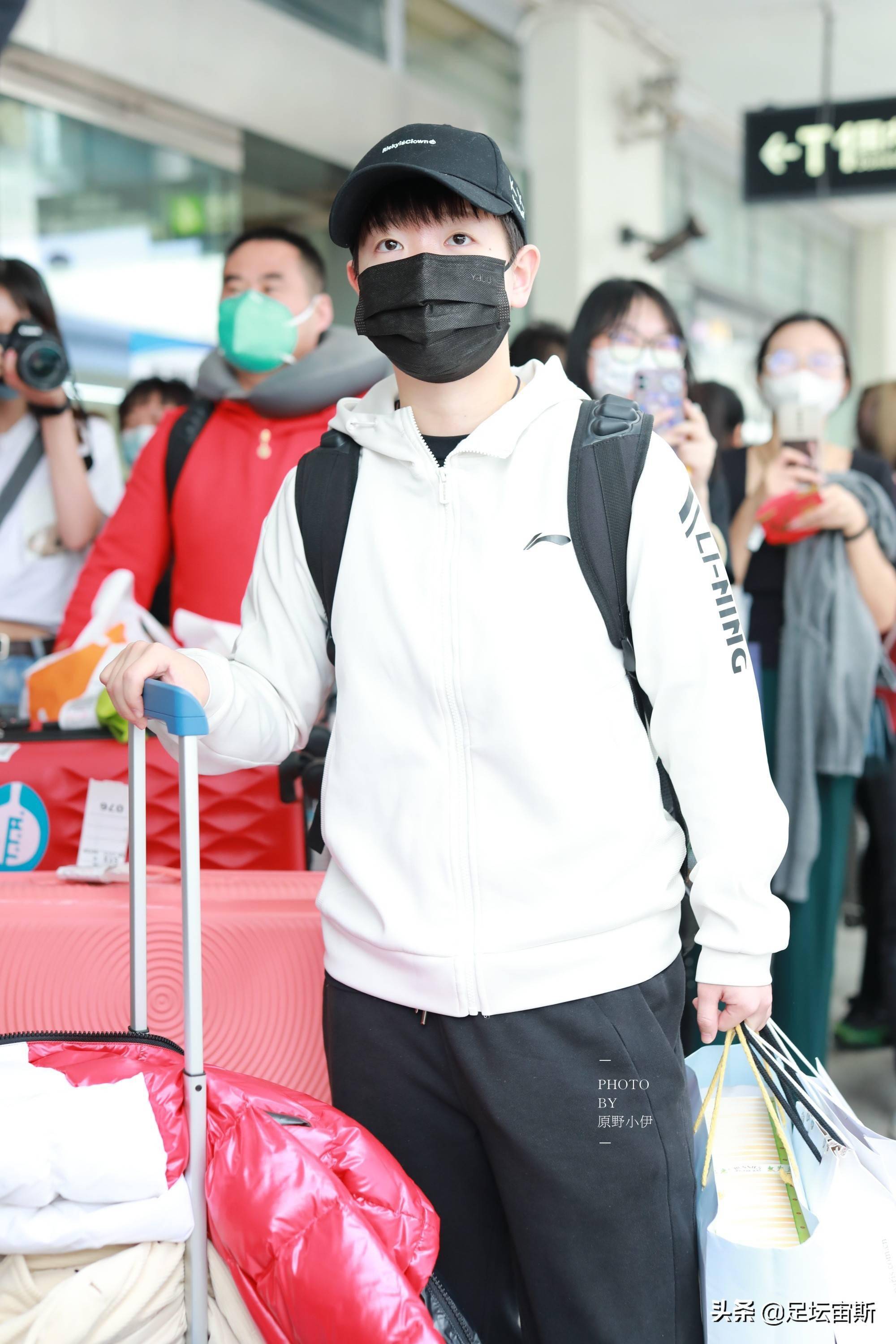 陈梦抵达三亚换短袖，包上挂冰墩墩、雪容融抢镜，孙颖莎脸蛋圆了休闲区蓝鸢梦想 - Www.slyday.coM