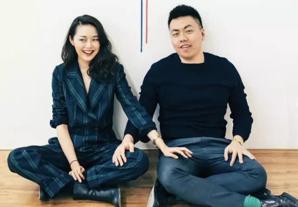 百万网红富二代老公不识字奠和尊不分被网友吐槽文化程度低