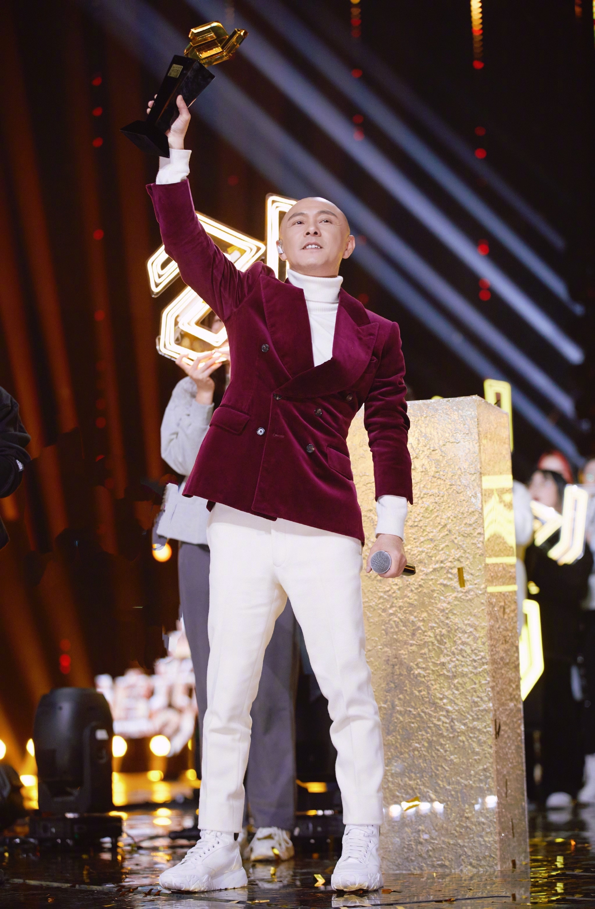 张卫健在《追光吧》夺冠,没有了金星和郑某,节目变得不好看了?休闲区蓝鸢梦想 - Www.slyday.coM 张卫健在《追光吧》夺冠,没有了金星和郑某,节目变得不好看了?休闲区蓝鸢梦想 - Www.slyday.coM