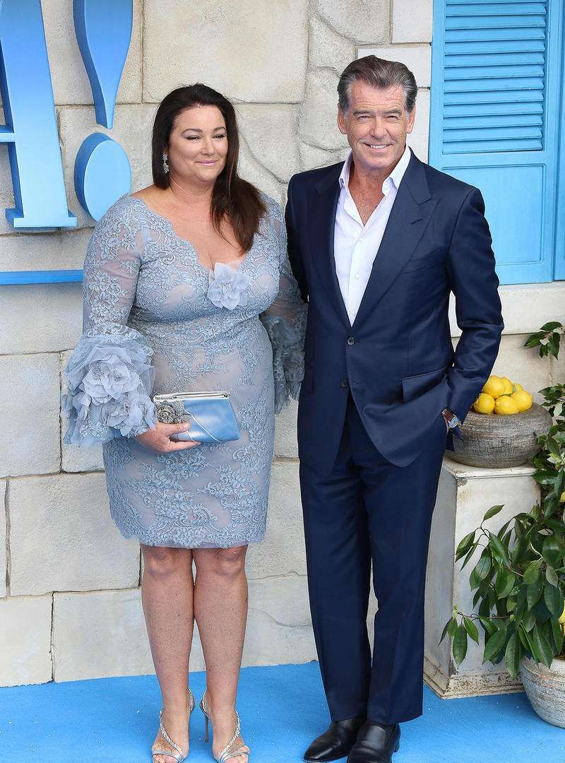 68岁的皮尔斯布鲁斯南与老婆逛街,老婆曾胖到200斤,仍不离不弃|老婆