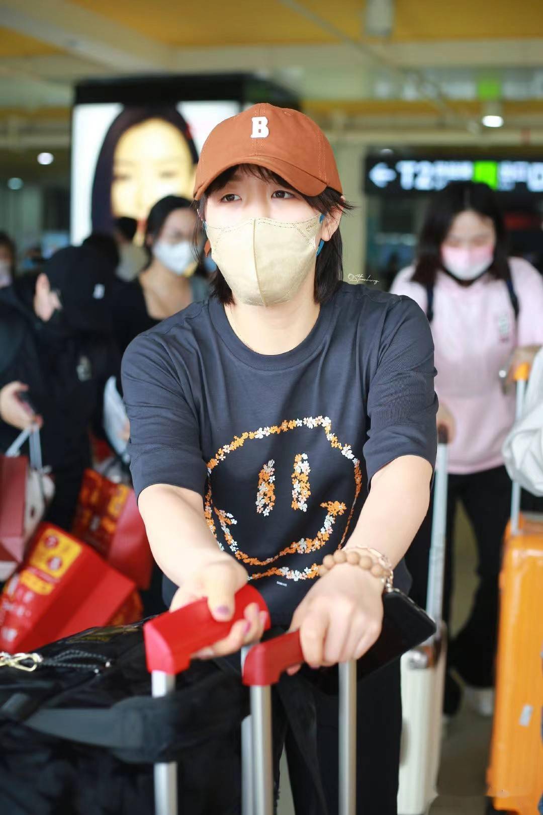 陈梦抵达三亚换短袖，包上挂冰墩墩、雪容融抢镜，孙颖莎脸蛋圆了休闲区蓝鸢梦想 - Www.slyday.coM