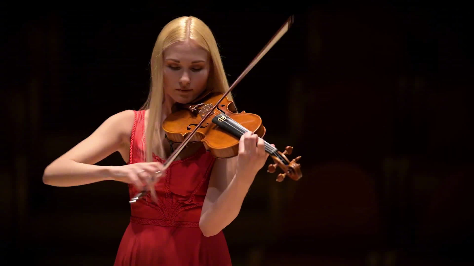 安娜塔西亚小提琴演奏:帕格尼尼《二十四首随想曲》片段