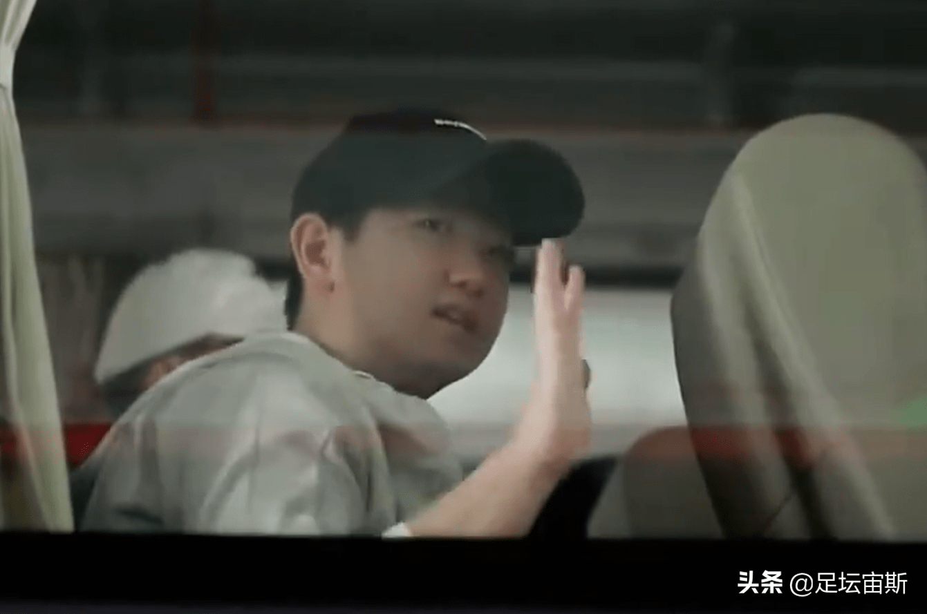 陈梦抵达三亚换短袖，包上挂冰墩墩、雪容融抢镜，孙颖莎脸蛋圆了休闲区蓝鸢梦想 - Www.slyday.coM