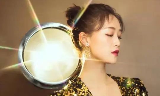 真名媛蓝盈莹:标准富二代却凹奋斗人设,与孙俪、徐帆是好友?休闲区蓝鸢梦想 - Www.slyday.coM 真名媛蓝盈莹:标准富二代却凹奋斗人设,与孙俪、徐帆是好友?休闲区蓝鸢梦想 - Www.slyday.coM