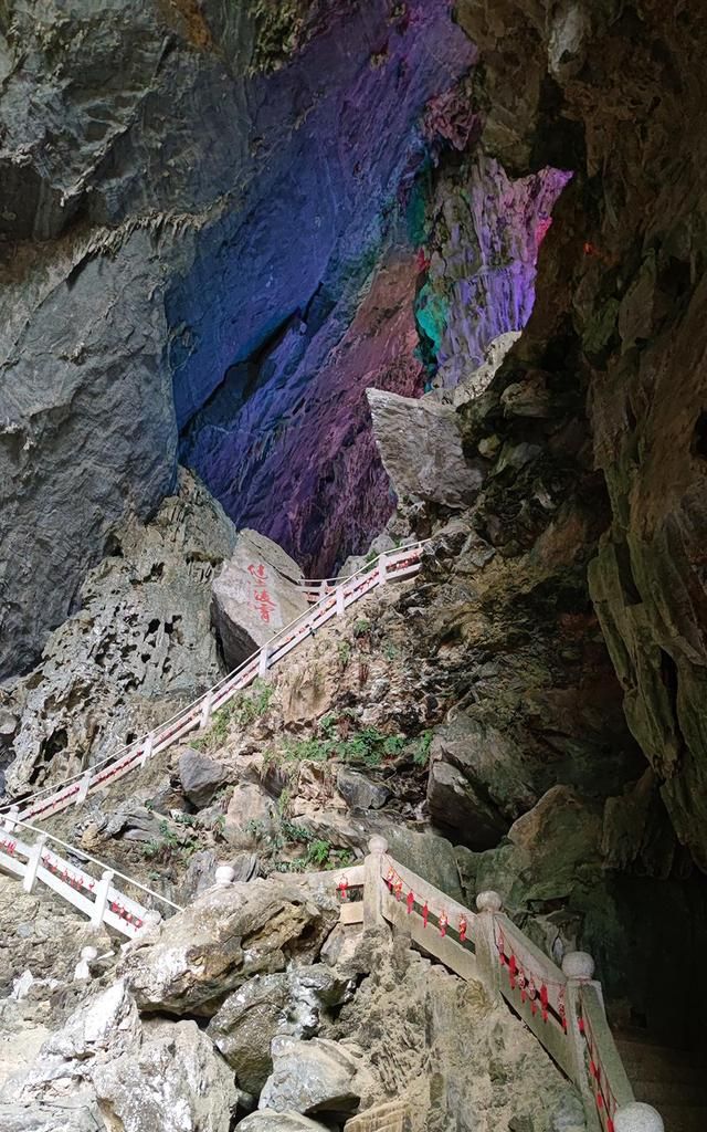 南国第一洞府广东阳江阳春市凌霄岩雄伟壮观惟妙惟肖