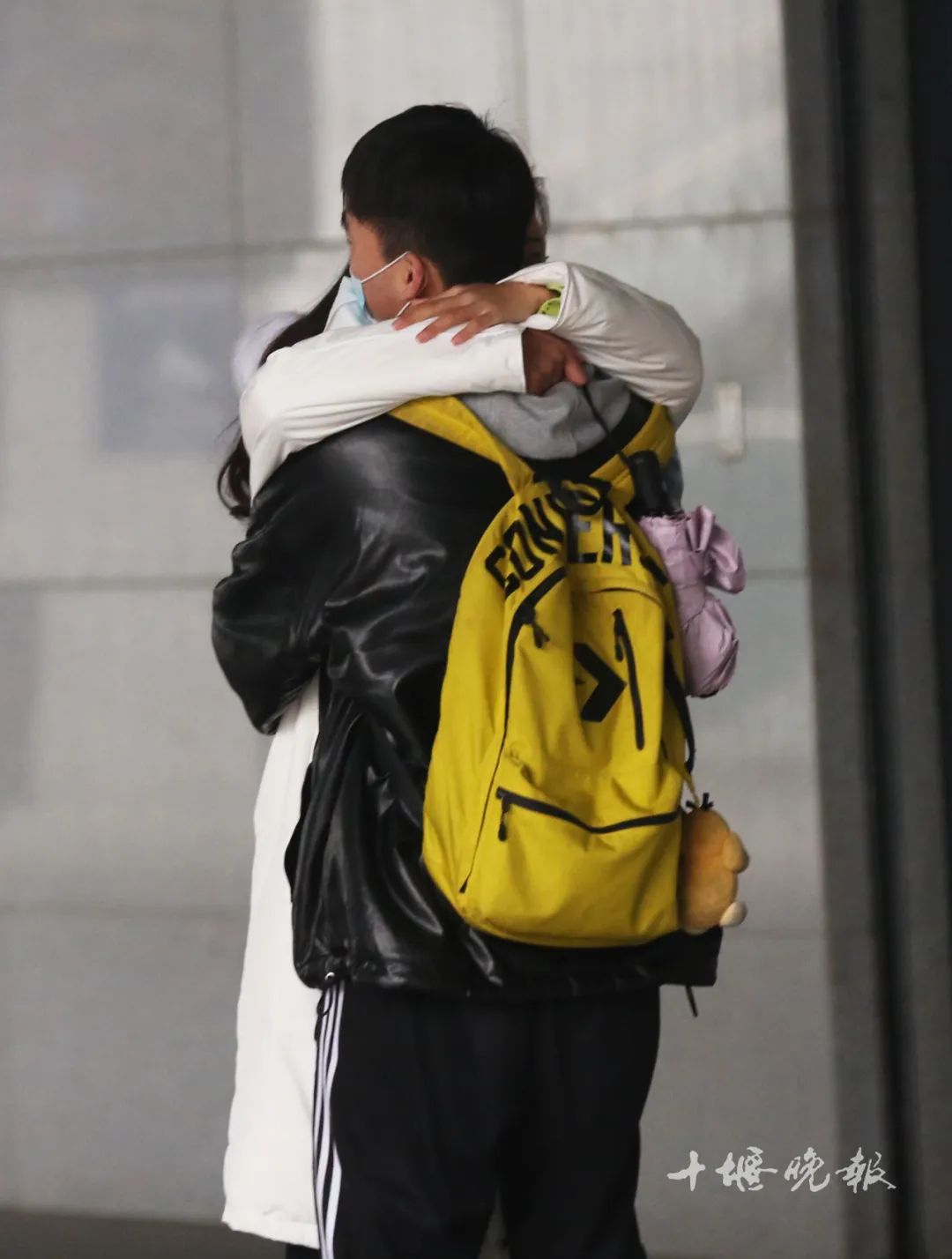 大年初六，十堰火车站拍下的...看完泪湿双眼休闲区蓝鸢梦想 - Www.slyday.coM