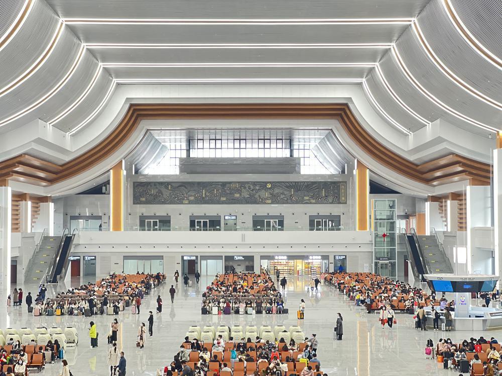 建议旅客提前2小时到站高铁潮汕站迎来春运节后返程高峰