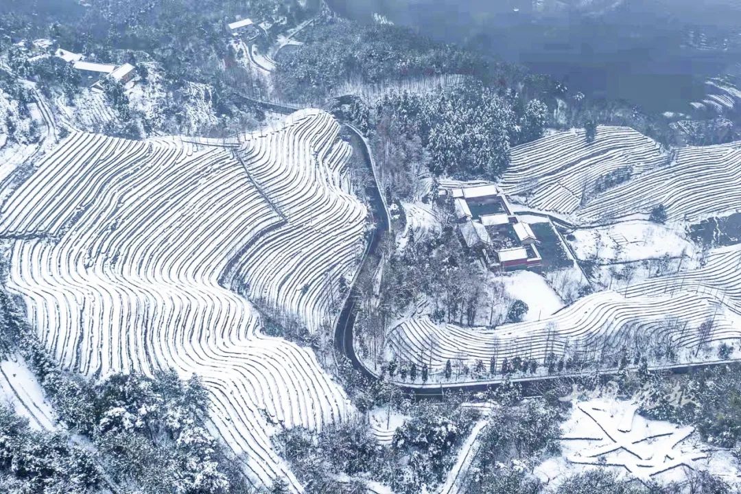 大年初六，十堰火车站拍下的...看完泪湿双眼休闲区蓝鸢梦想 - Www.slyday.coM