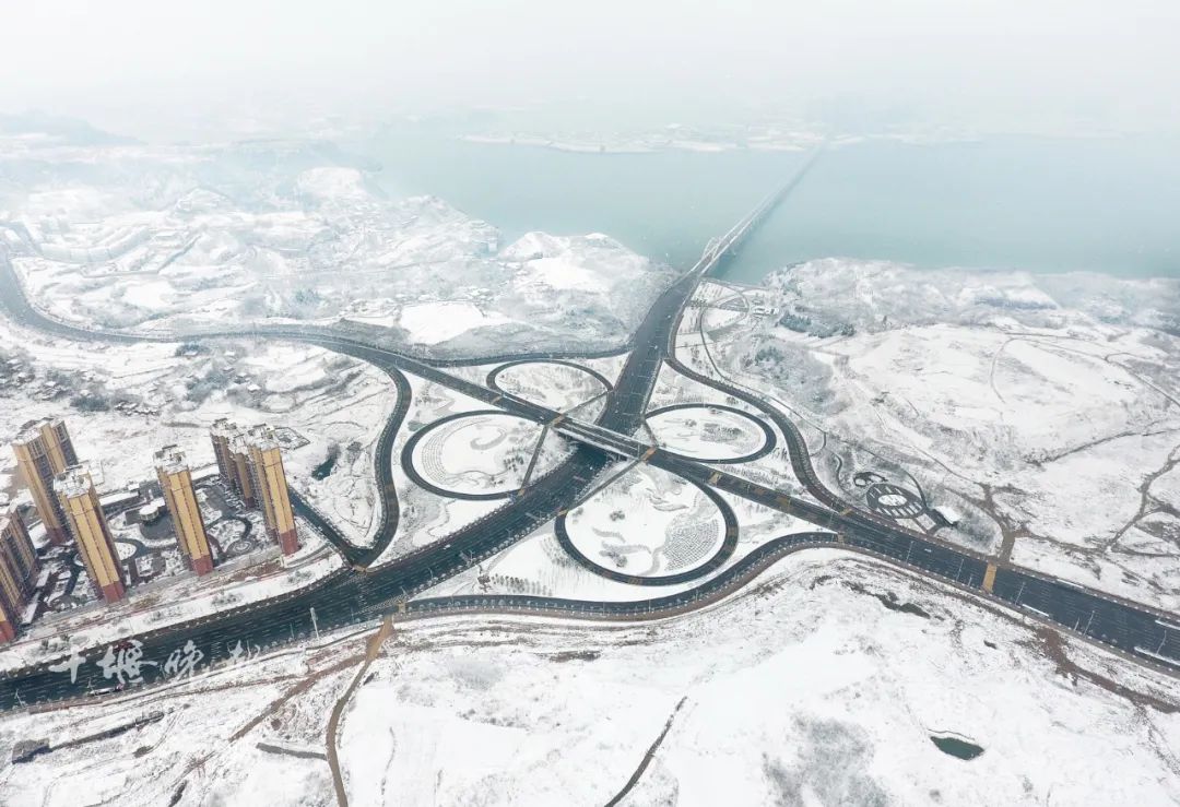 大年初六，十堰火车站拍下的...看完泪湿双眼休闲区蓝鸢梦想 - Www.slyday.coM