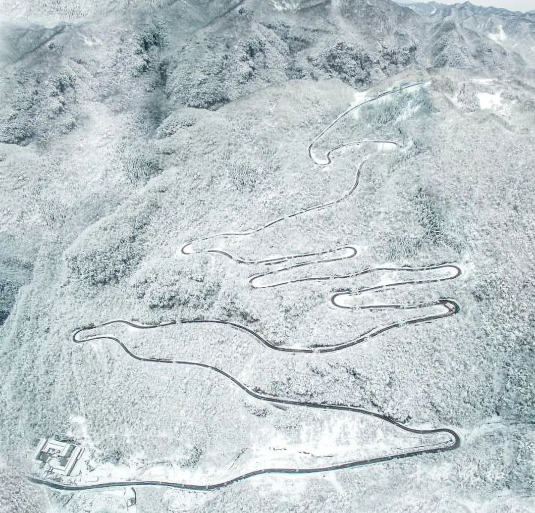 大年初六，十堰火车站拍下的...看完泪湿双眼休闲区蓝鸢梦想 - Www.slyday.coM