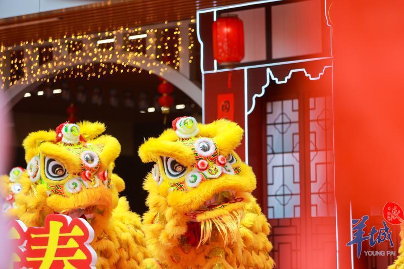 【视频】年初六,广东醒狮“闪现”广州工人市工人文化宫