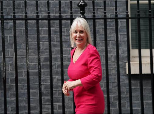 (英国数字、文化、媒体和体育部大臣娜丁·多里斯 资料图)