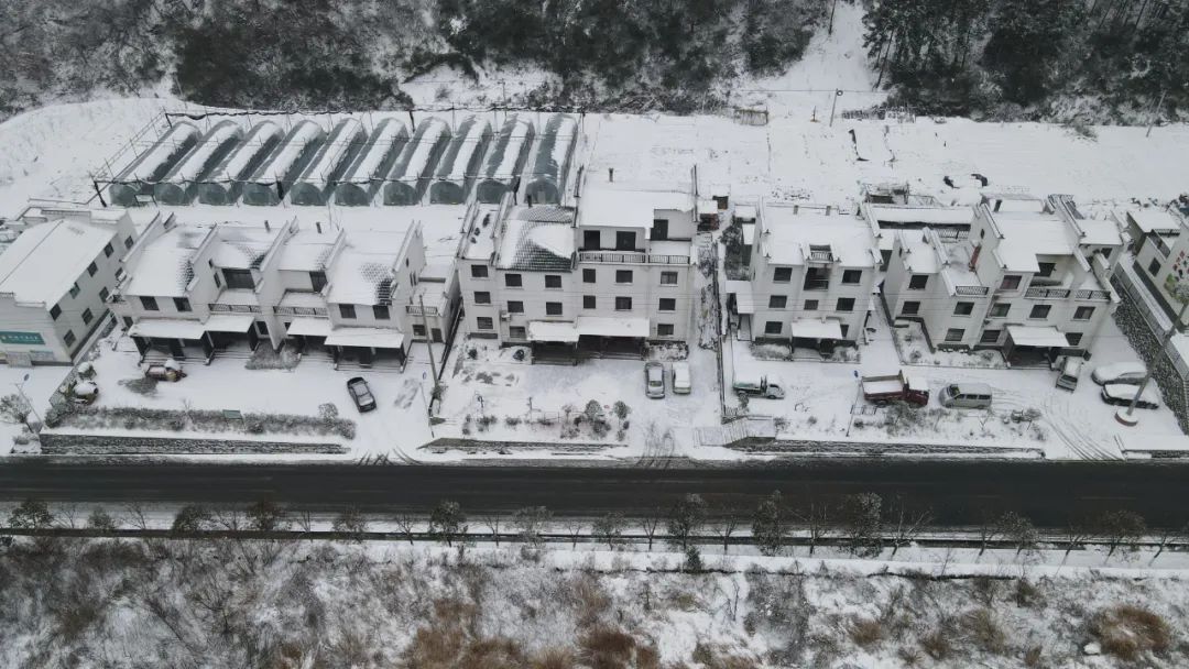 大年初六，十堰火车站拍下的...看完泪湿双眼休闲区蓝鸢梦想 - Www.slyday.coM