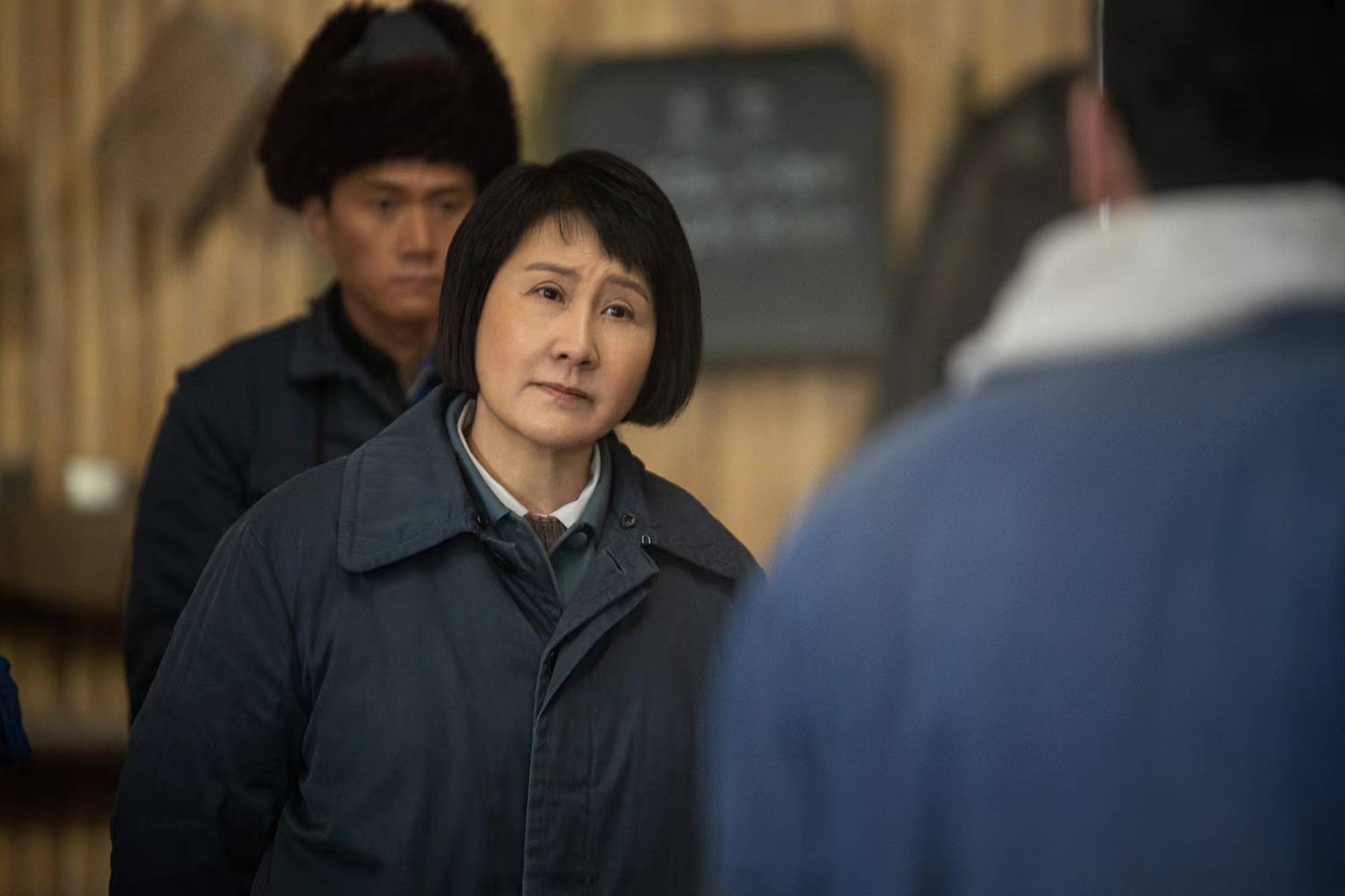 张凯丽人世间抽烟戏份颠覆印象曲书记个性鲜明角色魅力尽显