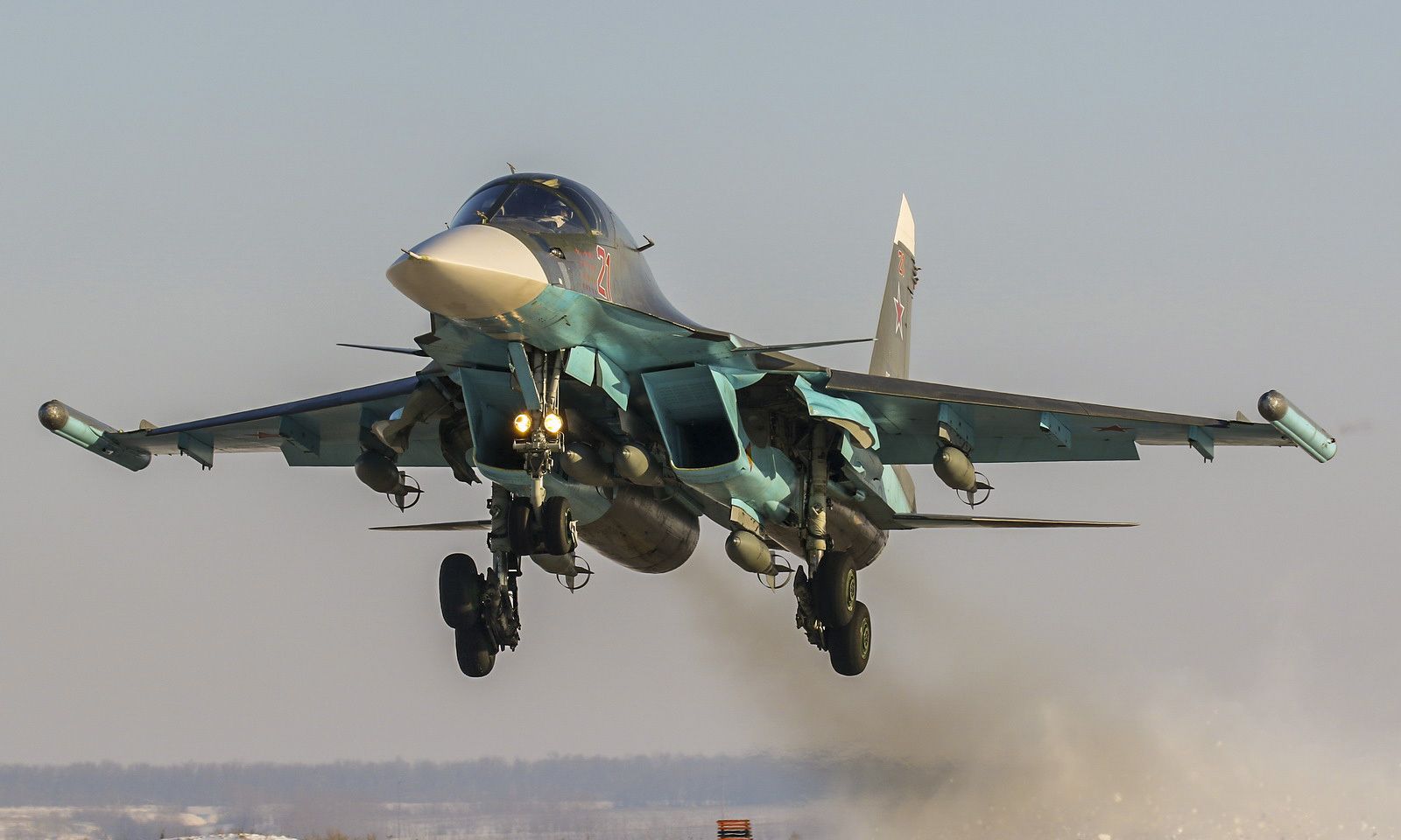 俄军鸭嘴兽战机出击无制导航弹却像长了眼睛模拟对抗地空导弹