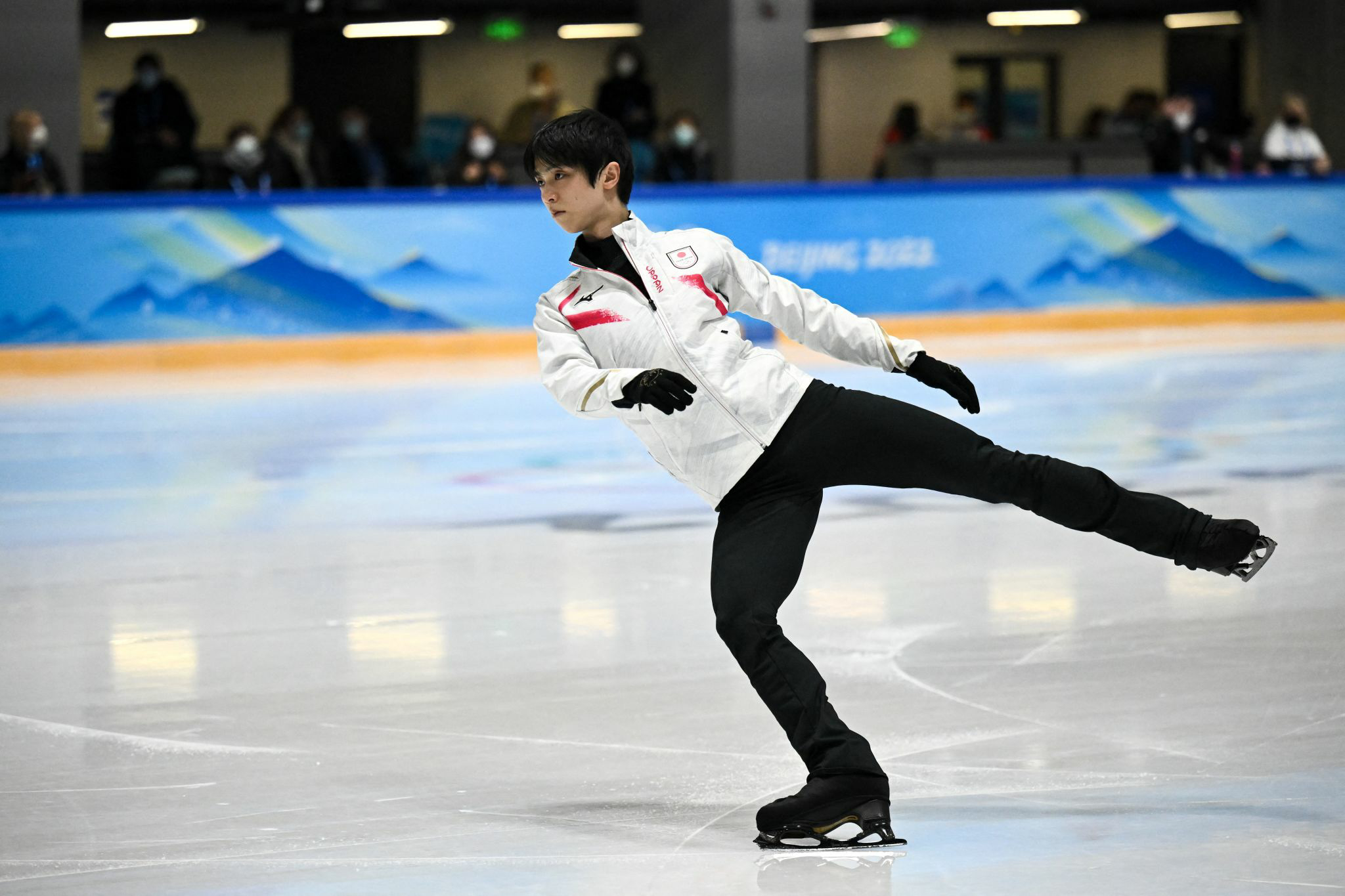 备受瞩目的今天亮相首体进行训练……|羽生结弦_新浪新闻