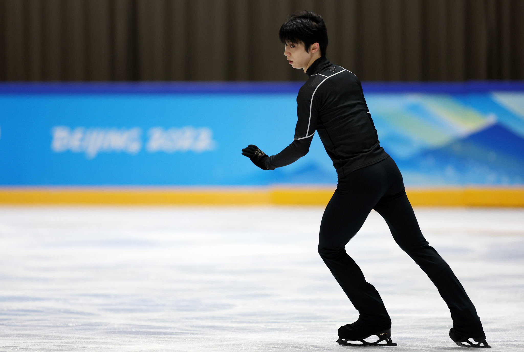 备受瞩目的今天亮相首体进行训练……|羽生结弦_新浪新闻