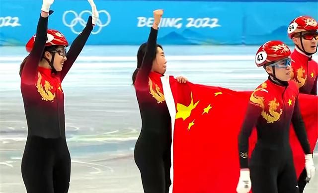 王濛解说站起来吼!黄健翔服了：把我说没电了,怕她把解说台拆了休闲区蓝鸢梦想 - Www.slyday.coM