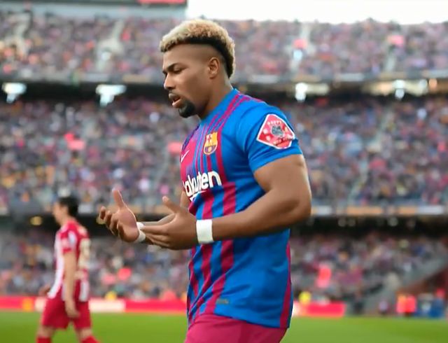 42巴萨后卫集体破门阿尔维斯传射红牌特劳雷表现亮眼