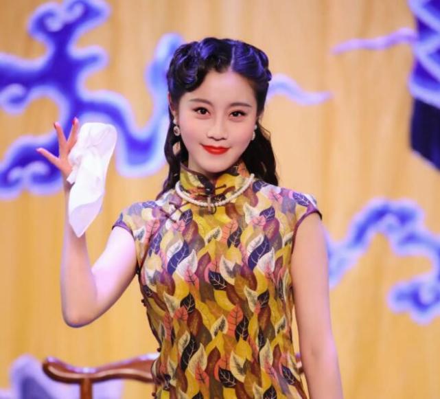 王梦婷高度评价郭德纲郭老师很有才华和他一起唱戏挺锻炼人
