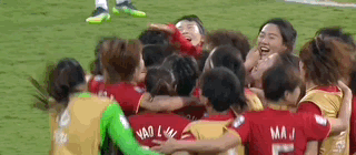 我们是亚洲冠军！恭喜国足！中国队3比2逆转战胜韩国！给男足看看休闲区蓝鸢梦想 - Www.slyday.coM