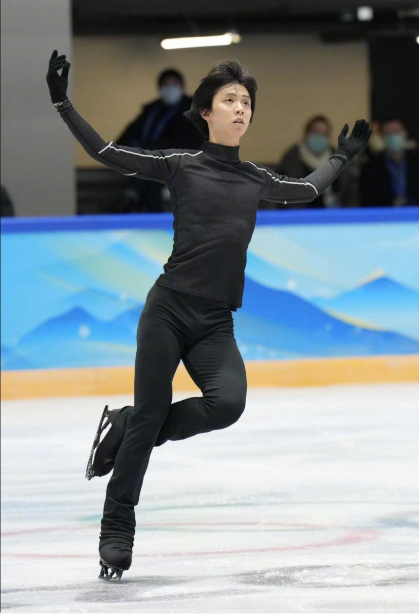 羽生结弦赛前唯一训练,日本记者凌晨5点排队,中国观众掌声如雷休闲区蓝鸢梦想 - Www.slyday.coM 羽生结弦赛前唯一训练,日本记者凌晨5点排队,中国观众掌声如雷休闲区蓝鸢梦想 - Www.slyday.coM