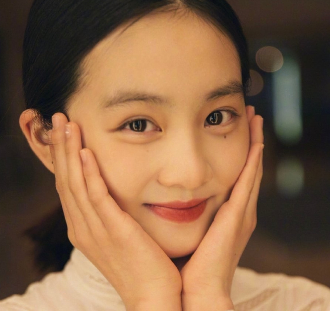 黄磊晒多多16岁生日照,绿色眼影抢镜,知名话剧出道起点高|黄忆慈|黄磊