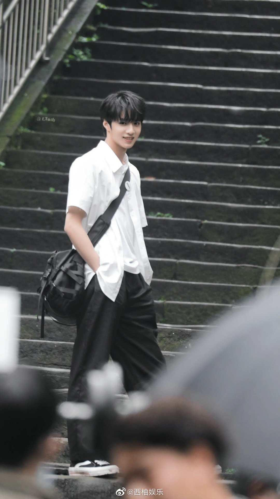 刘耀文主演短剧一起等雨停镜头好唯美