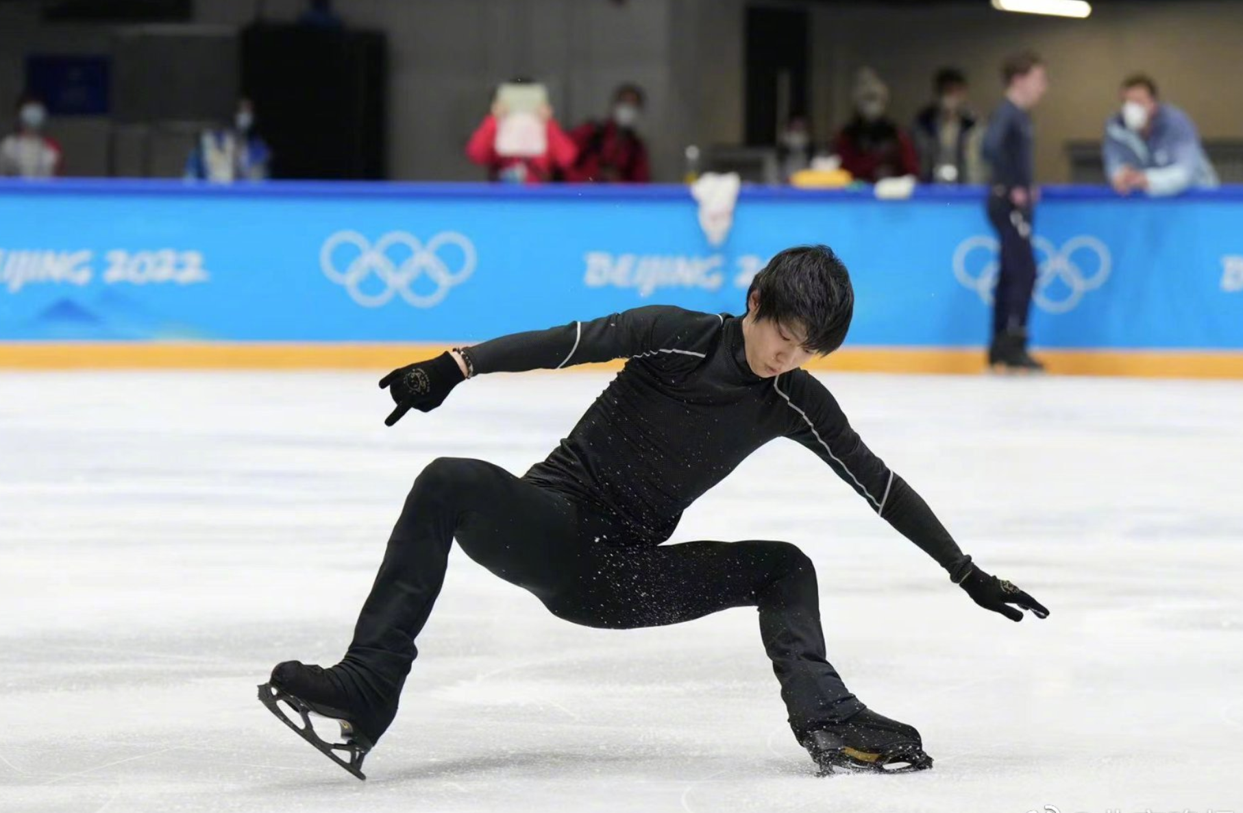 羽生结弦赛前唯一训练,日本记者凌晨5点排队,中国观众掌声如雷休闲区蓝鸢梦想 - Www.slyday.coM 羽生结弦赛前唯一训练,日本记者凌晨5点排队,中国观众掌声如雷休闲区蓝鸢梦想 - Www.slyday.coM