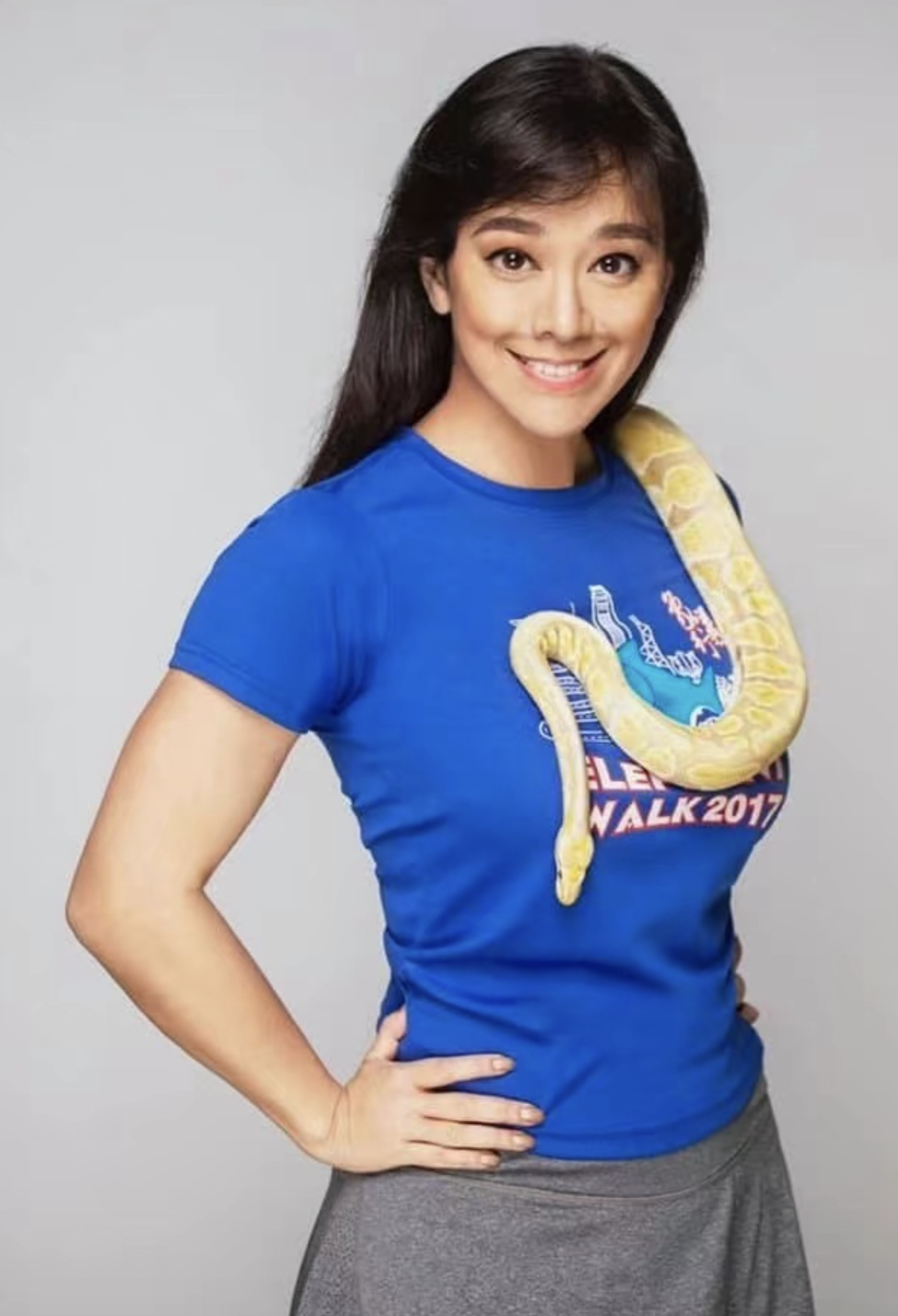 郭秀云邀友人做客豪宅满屋动物令人流连忘返鹦鹉随意飞很壮观