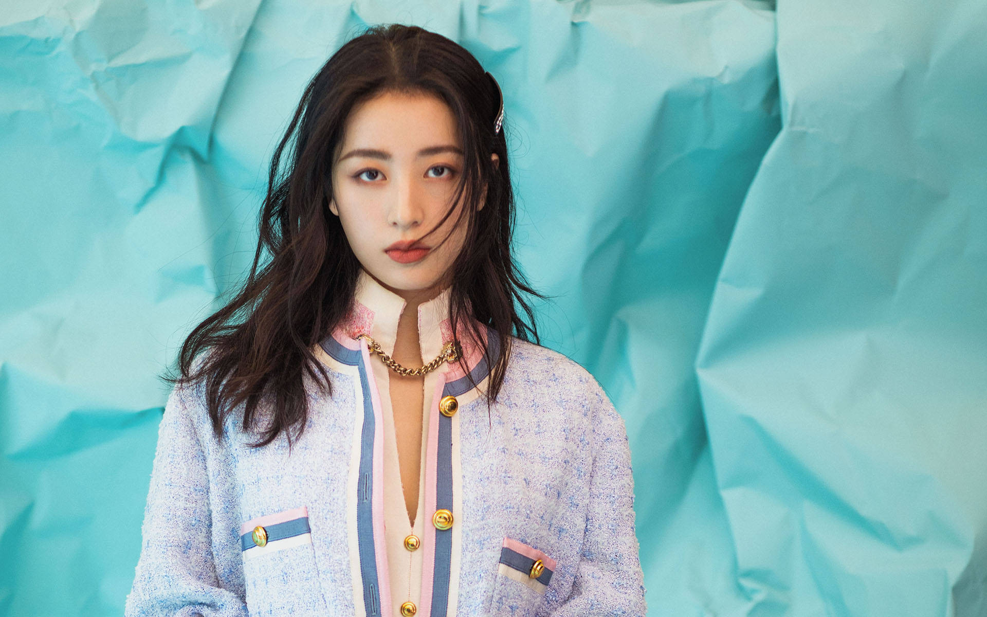 周雨彤身材太单薄穿抹胸裙撑不起毒汁靴却秀出铅笔腿