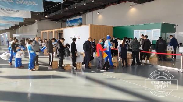 何时能实现“人手一墩”？中国吉林网揭秘“顶流”冰墩墩到底有多火……休闲区蓝鸢梦想 - Www.slyday.coM