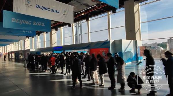 何时能实现“人手一墩”？中国吉林网揭秘“顶流”冰墩墩到底有多火……休闲区蓝鸢梦想 - Www.slyday.coM