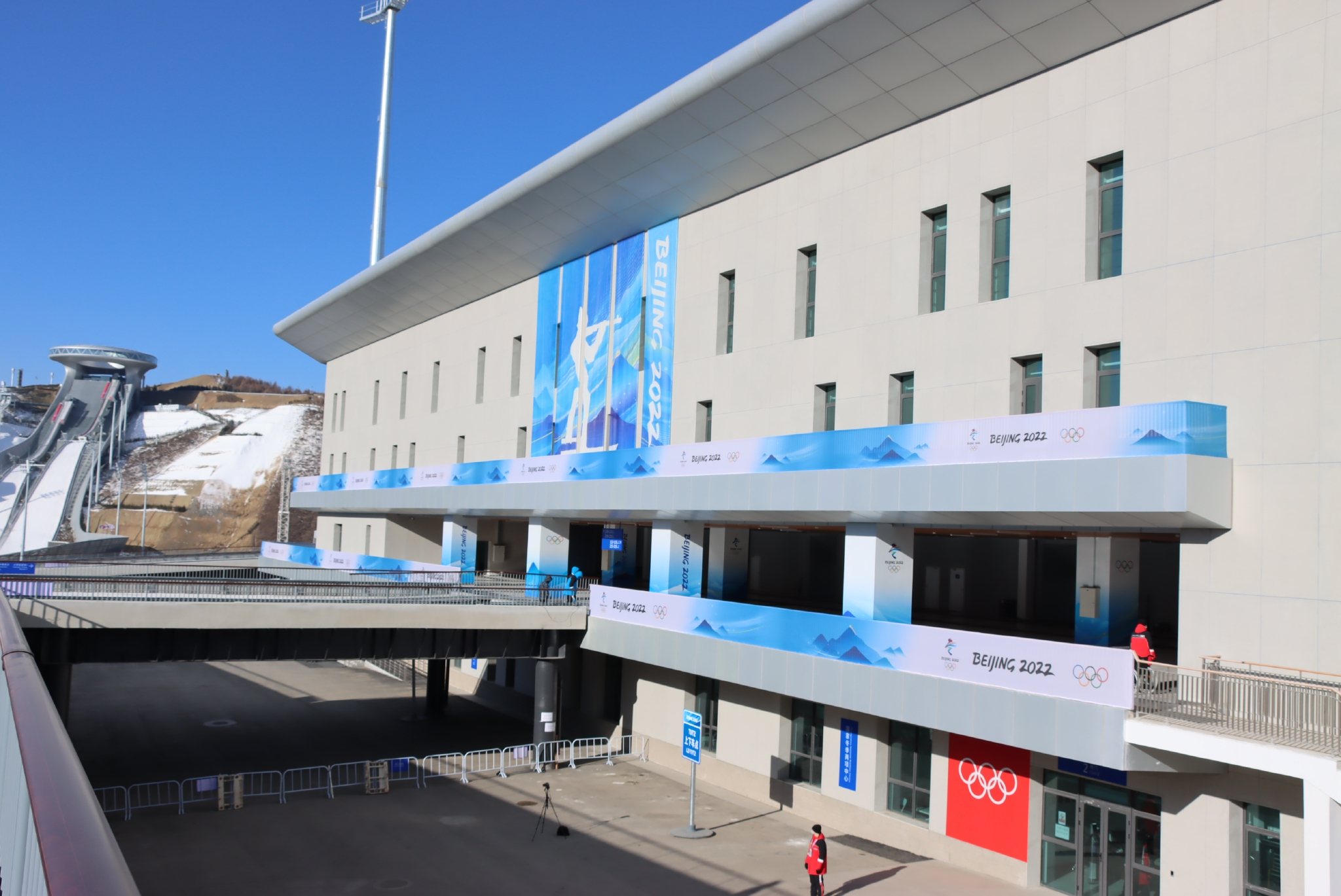 冬奥会开赛多日张家口古杨树场馆群运行良好