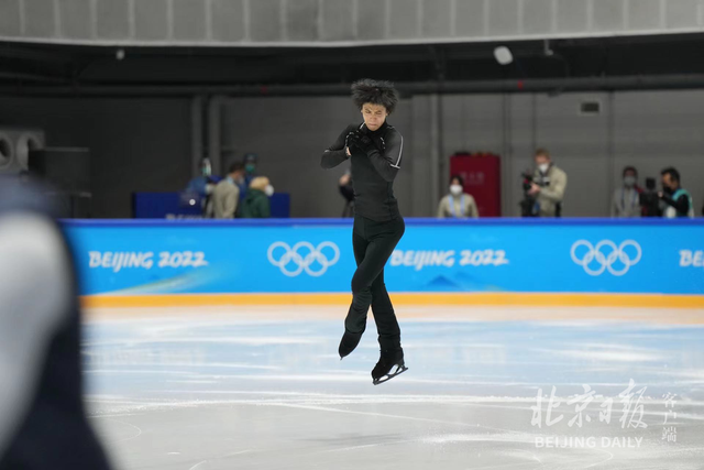 羽生结弦亮相首体！一时间，相机连拍的声音响成一片休闲区蓝鸢梦想 - Www.slyday.coM