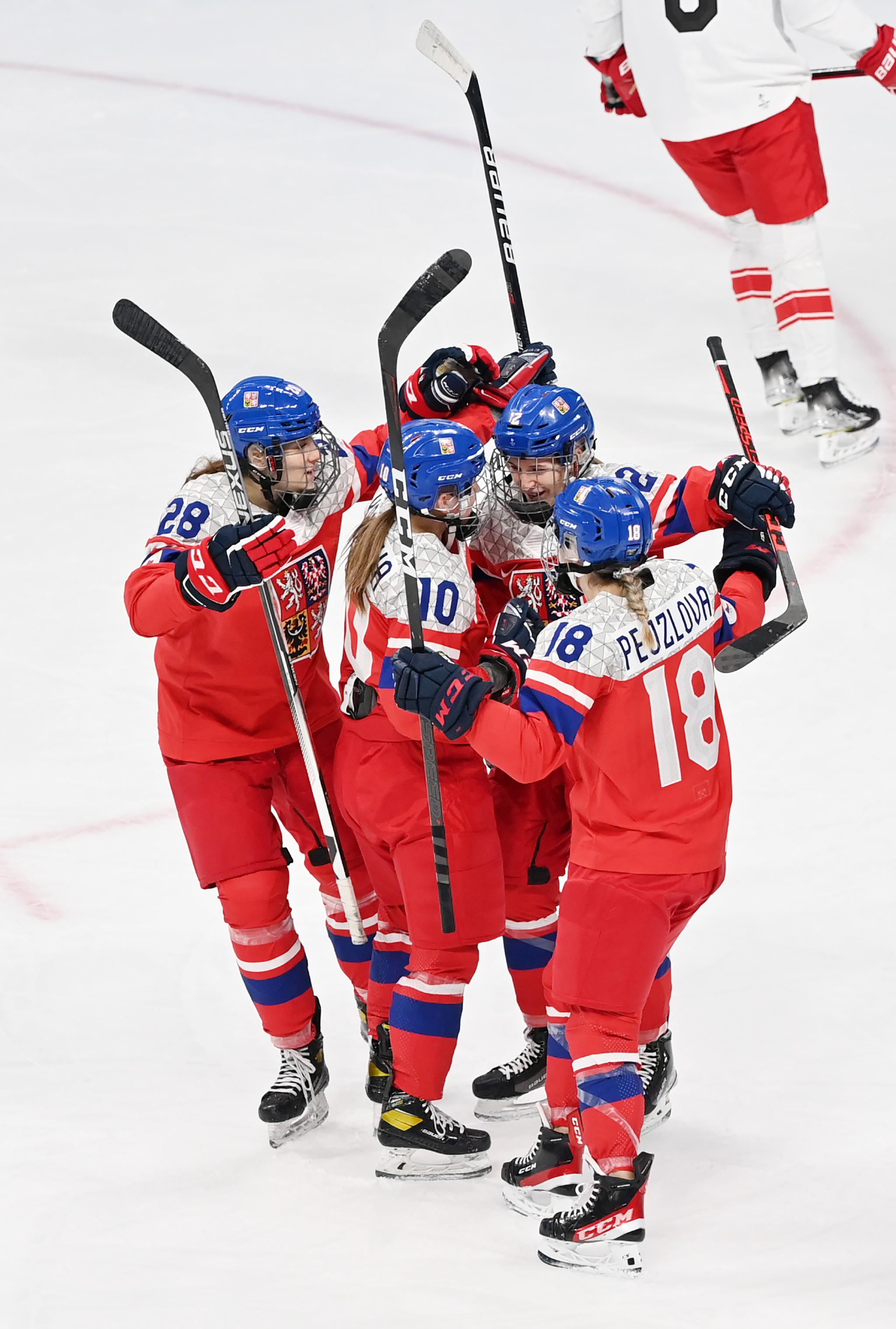 冰球——女子小组赛:丹麦队对阵捷克队|丹麦队|捷克队|冰球_新浪新闻