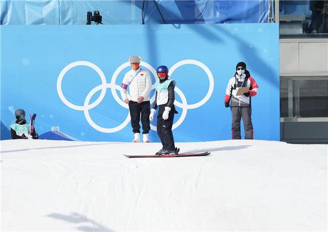 中国队“人气王”谷爱凌：冬奥首秀不紧张，穿“龙板”晋级决赛休闲区蓝鸢梦想 - Www.slyday.coM