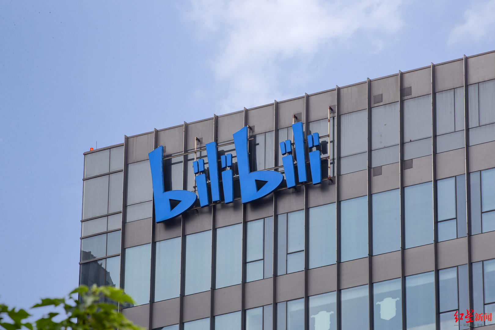 B站有员工过年因加班猝死？回应：事发前一周内不存在加班情况休闲区蓝鸢梦想 - Www.slyday.coM