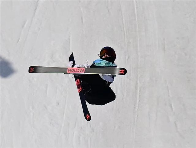 中国队“人气王”谷爱凌：冬奥首秀不紧张，穿“龙板”晋级决赛休闲区蓝鸢梦想 - Www.slyday.coM