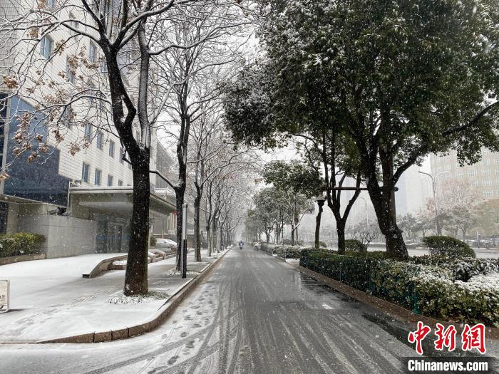 虎年首场大雪如期而至古城扬州银装素裹