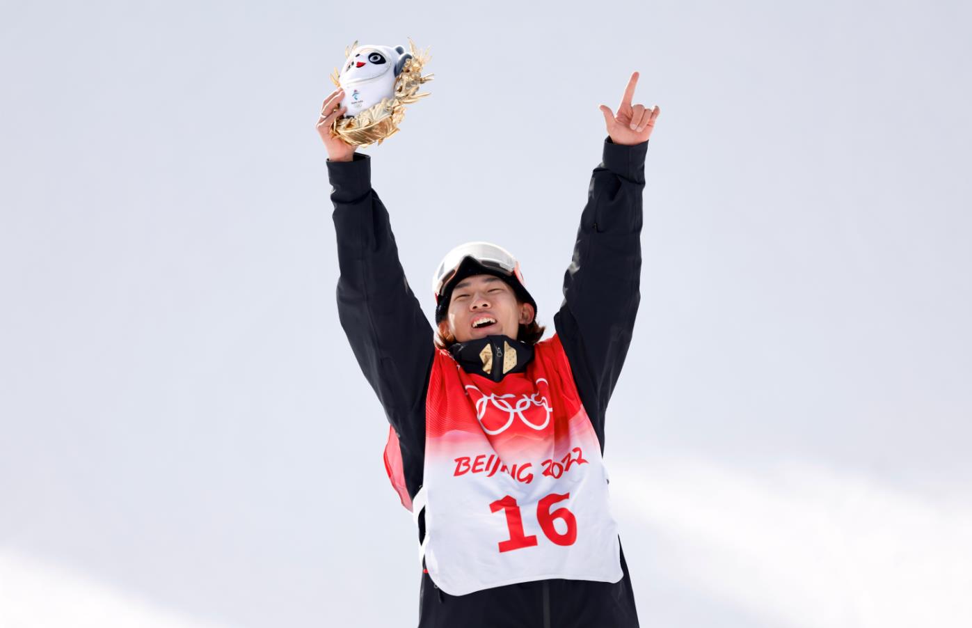 苏翊鸣靠实力赢得冰墩墩！你和冰墩墩之间就差一块奖牌休闲区蓝鸢梦想 - Www.slyday.coM