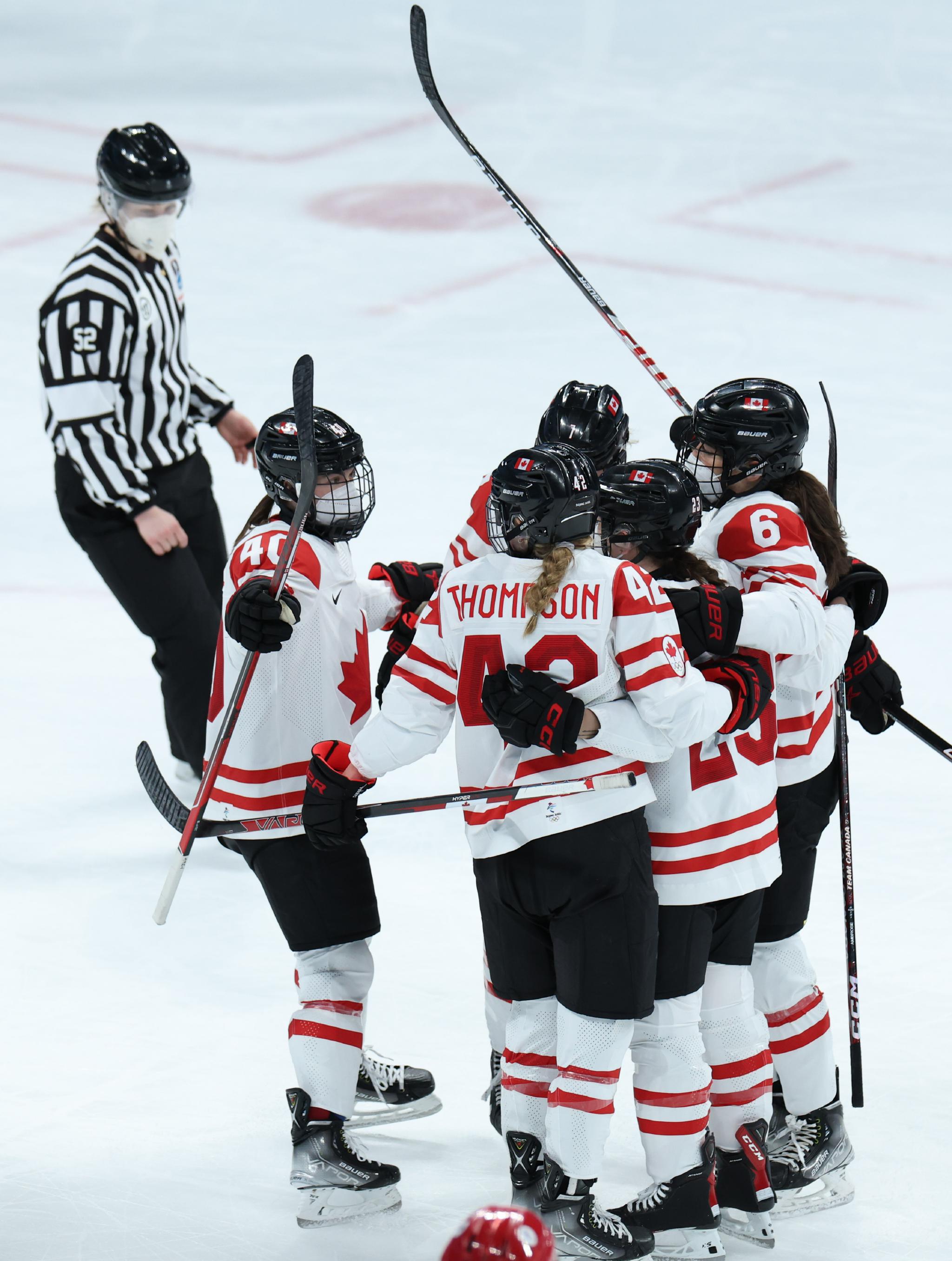 冰球女子小组赛加拿大队胜俄罗斯奥委会队