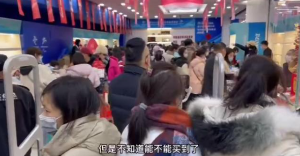 亲王、奥运明星、记者都爱不释手，没有人可以拒绝冰墩墩！休闲区蓝鸢梦想 - Www.slyday.coM