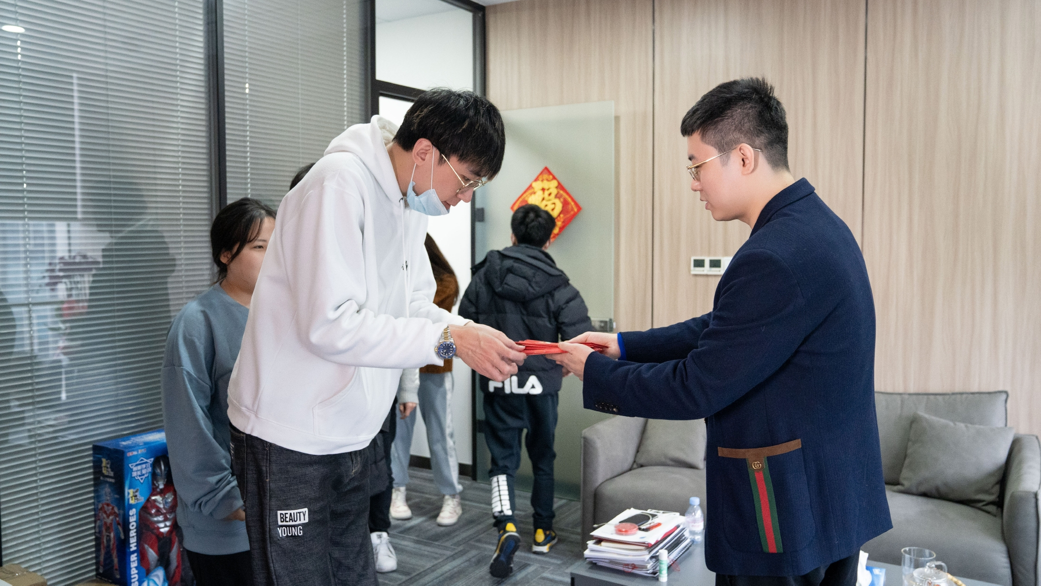 2021年成绩喜人虎年开工大吉小象大鹅ceo窦雨潇亲自发红包